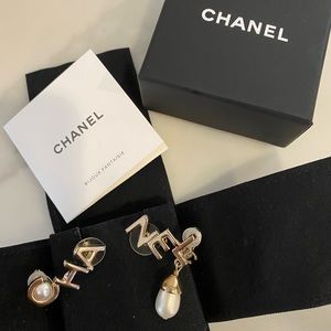 Authentic Chanel earrings with pearls